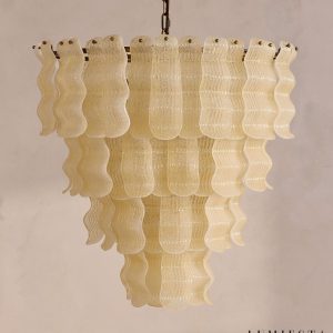 Lampa wisząca Lago - detal metalowej konstrukcji w złotym wykończeniu