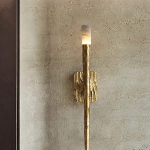 Leiri - nowoczesna lampa wisząca, detal miedzianego mocowania i białego klosza