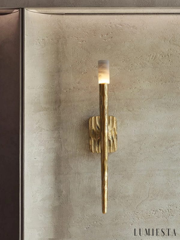 Leiri - nowoczesna lampa wisząca, detal miedzianego mocowania i białego klosza