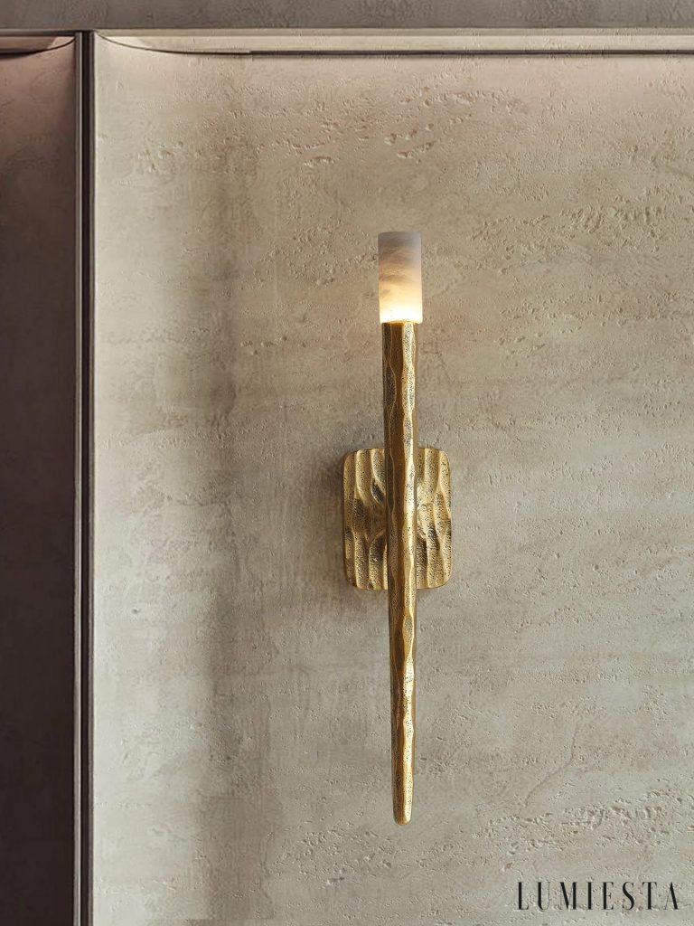 Leiri - nowoczesna lampa wisząca, detal miedzianego mocowania i białego klosza