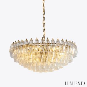 Lucca - złota lampa wisząca glamour, ujęcie z lekko uniesionego kąta