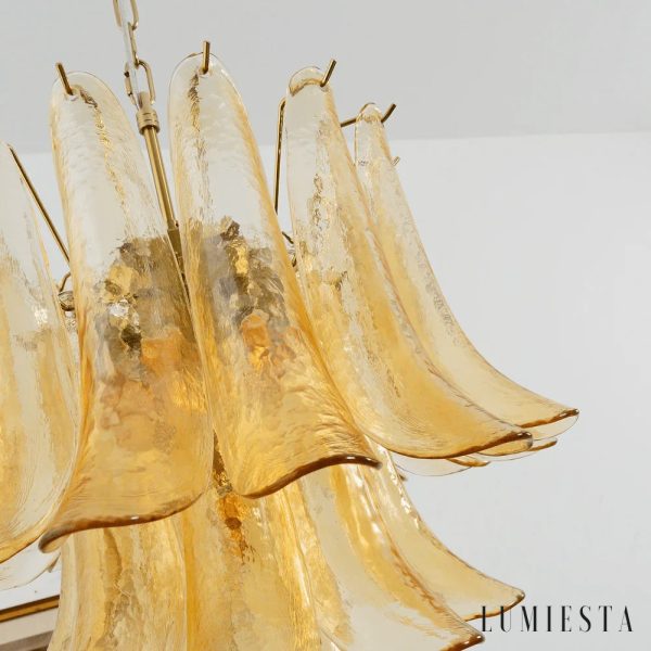 Lumina - złota lampa wisząca ze szklanym kloszem, widok z dołu