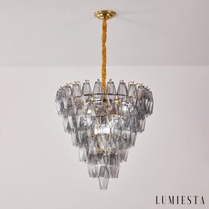 Lusso - widok z dołu na warstwowe, dymnoszare elementy szklane