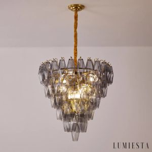 Lusso - zbliżenie na dymnoszare szkło i metalową konstrukcję