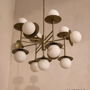 Lampa wisząca Mafra z alabastru, widok na podświetlony klosz od spodu