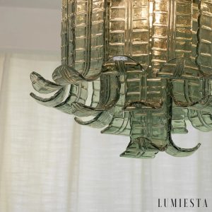 Magia - niklowa lampa sufitowe ze szklanymi elementami, zbliżenie na wykończenie