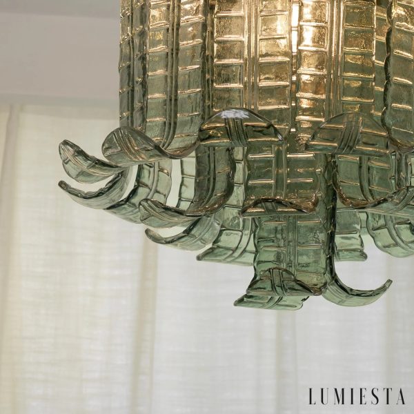 Magia - niklowa lampa sufitowe ze szklanymi elementami, zbliżenie na wykończenie