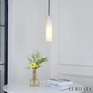 Marvao - lampa wisząca biała z alabastru, ujęcie w kontekście jadalni
