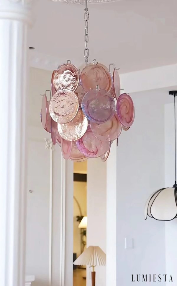 Lampa wisząca Mimosa w stylu glamour, widok pod lekkim kątem
