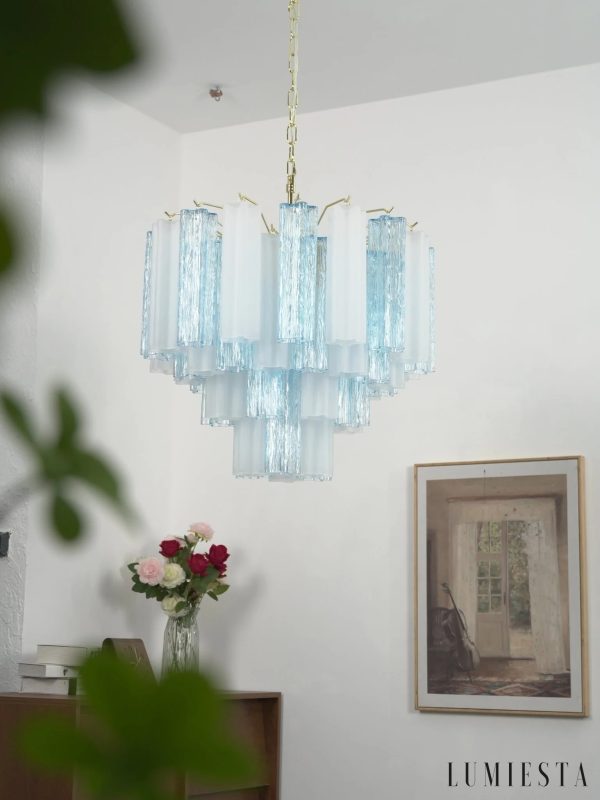 Mistero - nowoczesny żyrandol metalowy, profil lampy na tle jasnej ściany