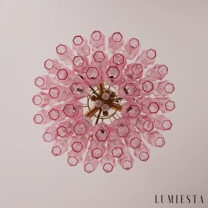 Złoto-różowa lampa wisząca Oliva z dekoracyjnymi szklanymi elementami, ujęcie boczne