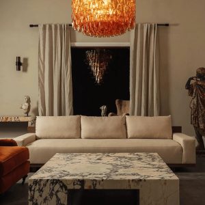Palermo - okrągła lampa wisząca ze szkła bursztynowego, ujęcie pod kątem