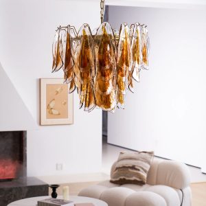 Bursztynowa lampa wisząca Passione, zbliżenie na szklany detal