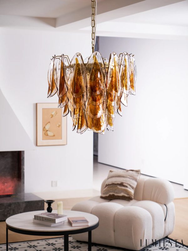 Bursztynowa lampa wisząca Passione, zbliżenie na szklany detal
