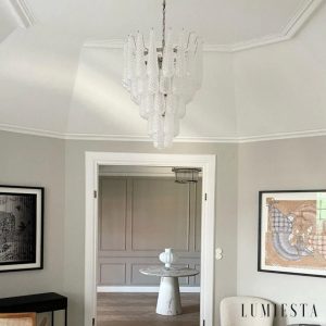 Pietra - lampa wisząca z białymi szklanymi elementami, widok z boku