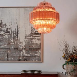 Pino - lampa wisząca glamour z różowym wykończeniem i chromowanym stelażem, ujęcie z boku