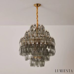 Prestigio - widok od dołu na dymne szklane klosze lampy wiszącej