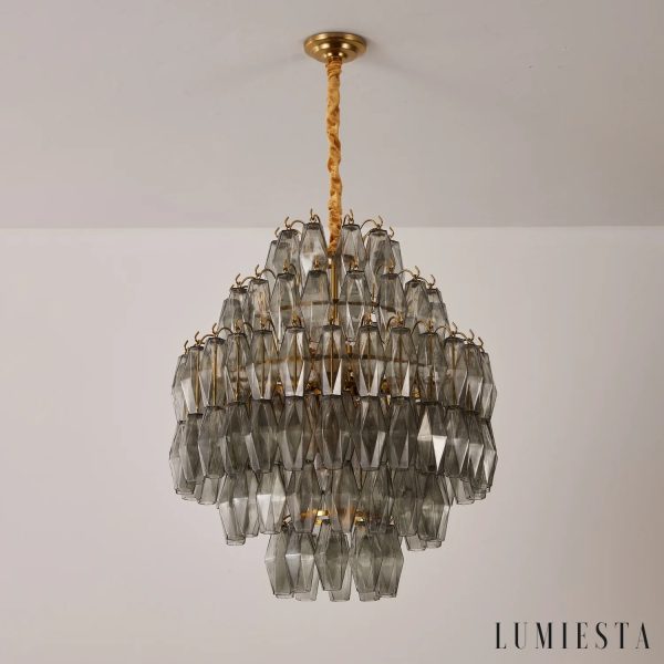 Prestigio - widok od dołu na dymne szklane klosze lampy wiszącej