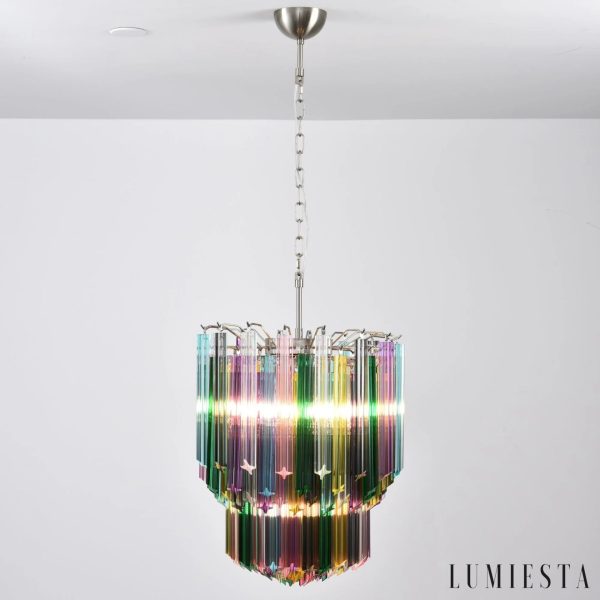 Roccia - zbliżenie na kolorowe szklane elementy lampy wiszącej glamour
