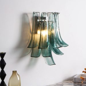 Rosa kinkiet szklany chromowany, detal szklanego klosza i metalowej podstawy
