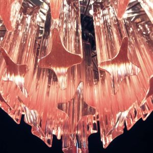Sasso - lampa wisząca z niklową konstrukcją, widok na rozmieszczenie szklanych kul