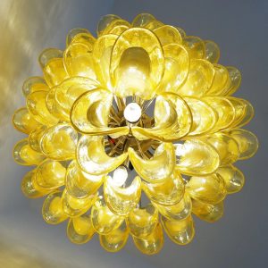 Saturno - widok na zawieszenie i górną część żyrandola