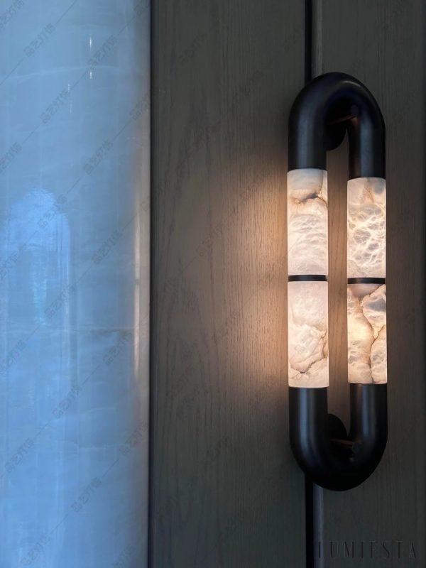 Samba - lampa wisząca z alabastrowym światłem i czarnym wykończeniem, widok z boku