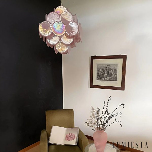 Seta - detal różowych szklanych paneli lampy wiszącej glamour