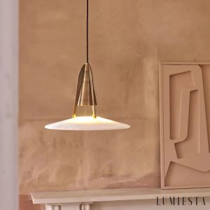 Sines - czarna metalowa lampa wisząca z alabastrem, ujęcie boczne
