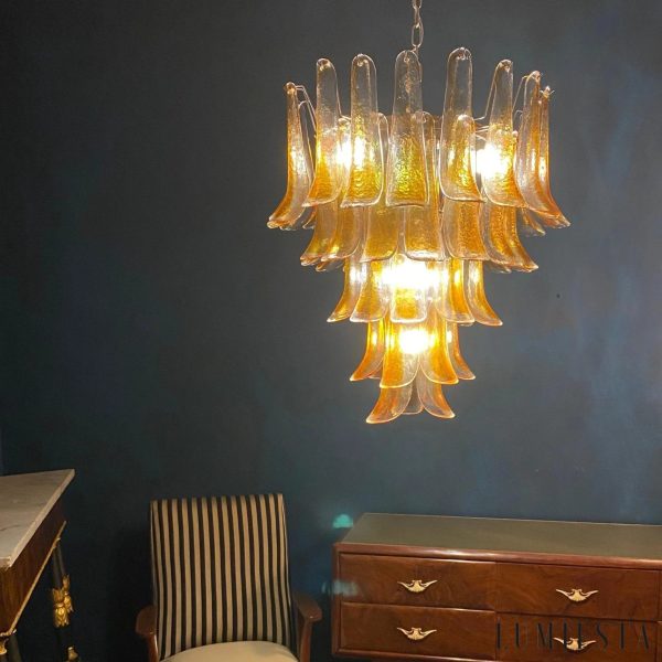 Solaris - lampa wisząca z bursztynowych szklanych elementów i złotego stelaża