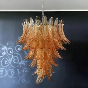 Lampa wisząca Sole glamour, boczny widok na bursztynowe szklane klosze