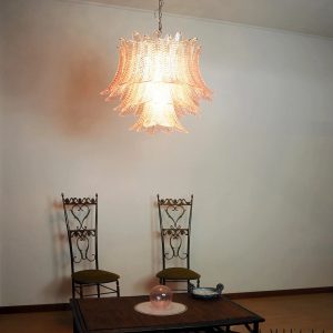 Spazio - nowoczesny żyrandol z różowego szkła, widok od dołu