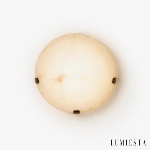 Kinkiet alabaster biały okrągły nowoczesny Ø26 cm na białym tle — kinkiet z naturalnymi żyłkami kamienia