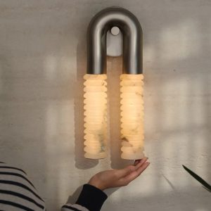 Tomar - lampa wisząca z alabastru i niklu, smukły cylindryczny klosz