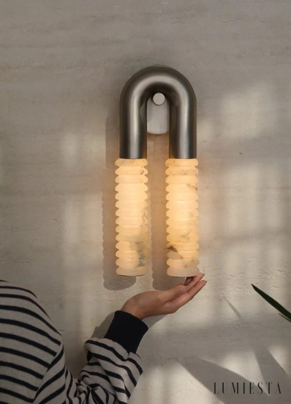 Tomar - lampa wisząca z alabastru i niklu, smukły cylindryczny klosz