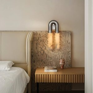 Tomar - lampa wisząca z alabastru, widok na podłużny klosz z białym światłem
