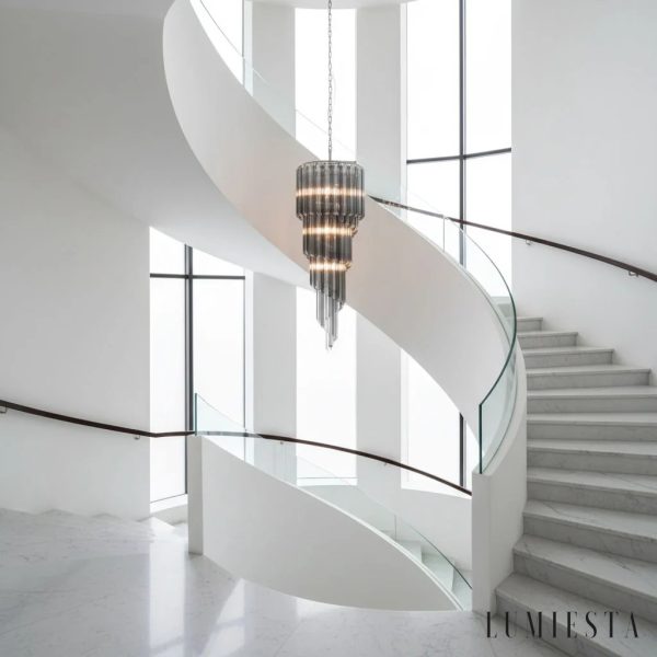 Torre - szklany klosz z niklowanymi detalami, zbliżenie na strukturę lampy