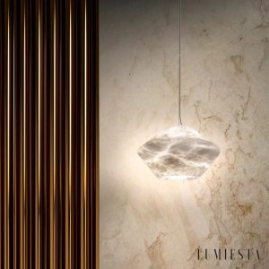 Torres Vedras - biała lampa wisząca z alabastru, detal gładkiej powierzchni klosza