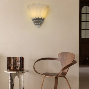 Troia - sufitowa lampa z alabastru i metalu, widok z boku