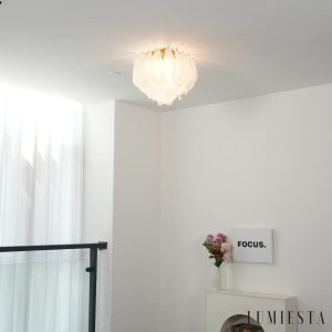 Lampa sufitowa Unico glamour z szklanym kloszem, zbliżenie na wykończenie