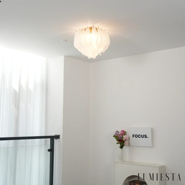 Lampa sufitowa Unico glamour z szklanym kloszem, zbliżenie na wykończenie