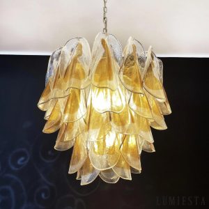 Lampa wisząca Urbino z bursztynowymi szklanymi elementami na złotej obręczy