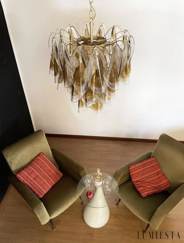 Złota lampa wisząca Urbino z bursztynowymi kloszami, widok od dołu