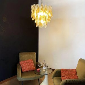 Urbino - żyrandol glamour z metalu i bursztynowego szkła, widok z dołu