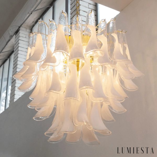 Szklana lampa wisząca Vesta, elegancki profil zawieszony nad wnętrzem