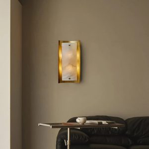 Vesuvianis - lampa wisząca z alabastru, złota podsufitka i biały korpus