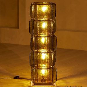 Villa - złota lampa podłogowa szklano-metalowa, detal eleganckiego wykończenia