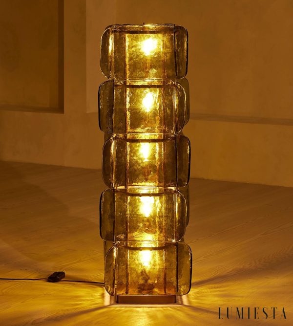 Villa - złota lampa podłogowa szklano-metalowa, detal eleganckiego wykończenia