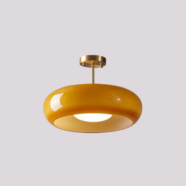 Formlicht lampa sufitowa - zbliżenie na połączenie mosiądzu ze szkłem, wariant pomarańczowy Ø28 cm