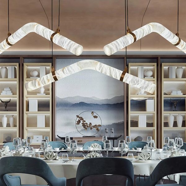 Ericeira - lampa wisząca glamour nad stołem jadalnym, alabastrowe klosze w ciepłej barwie